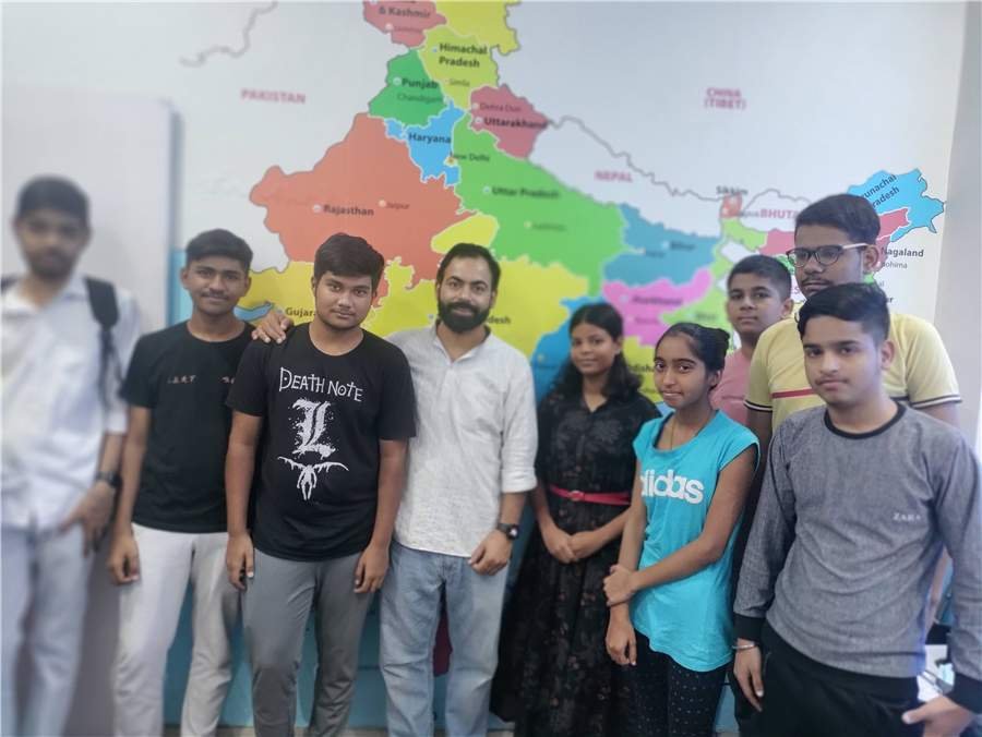 Students with Ashish Sharma at an Ishkol motivation class